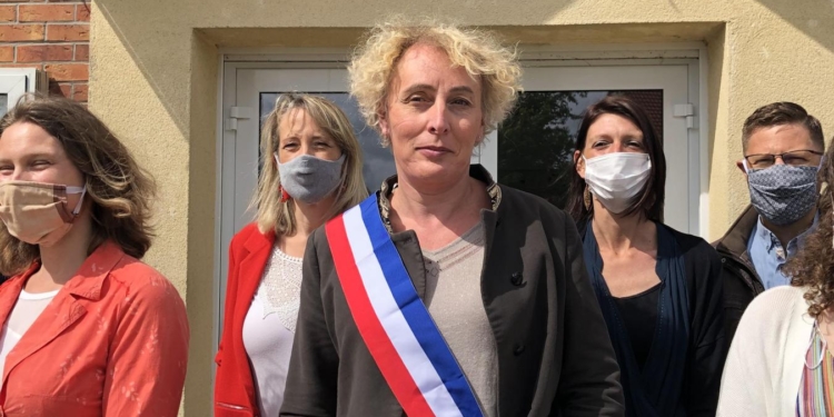 Впервые в истории мэром французского городка стала женщина-трансгендер