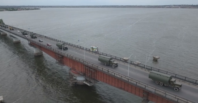 Как колонна 808-го понтонно-мостового полка через Николаев на Днепропетровщину шла (ВИДЕО)