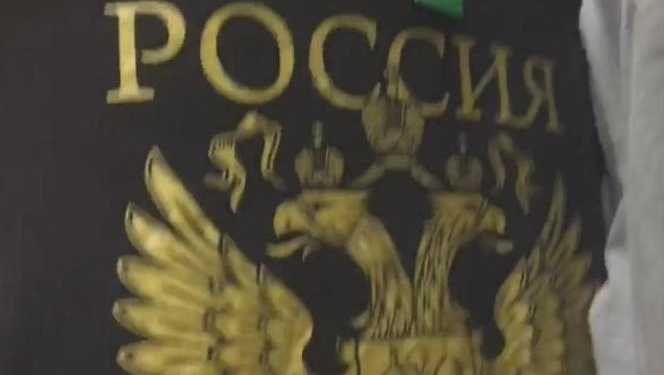 «Какая война? У кого война?»: в Николаеве продавец секонд-хенда весьма интересно отреагировала на продажу футболки с символикой России (ВИДЕО)
