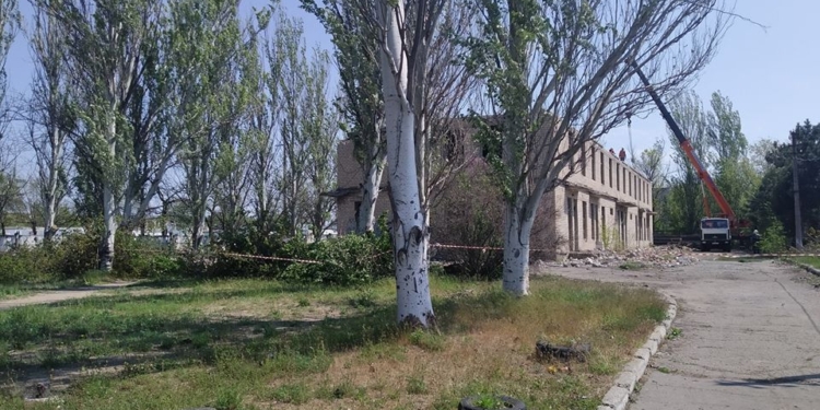 В Николаеве начали расчищать место под модульный госпиталь для лечения больных коронавирусом (ФОТО)