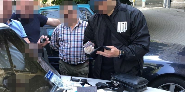 Арестованный сотрудник СБУ, требовавший взятку в $2 тыс. и 10 тонн зерна, может выйти под залог в 630,6 тыс.грн. – Николаевский апелляционный суд