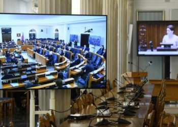 Сенат Польши отклонил закон о заочном голосовании на президентских выборах этого года