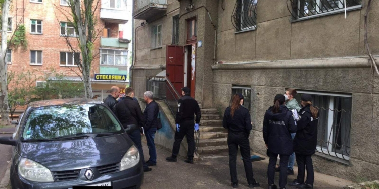 В Николаеве мужчина зарезал жену