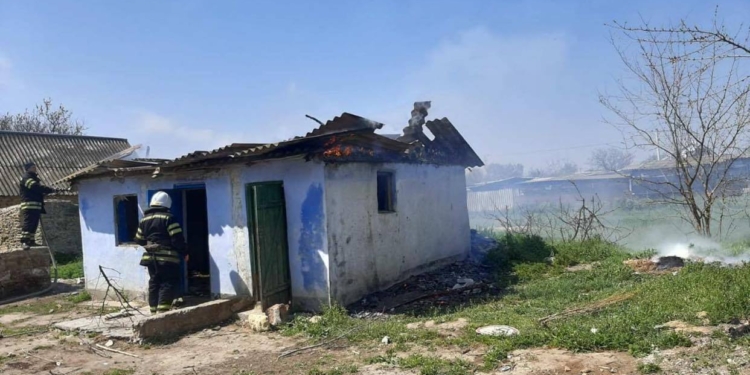 Из-за детских шалостей с огнем на Николаещине горела хозпостройка (ФОТО)