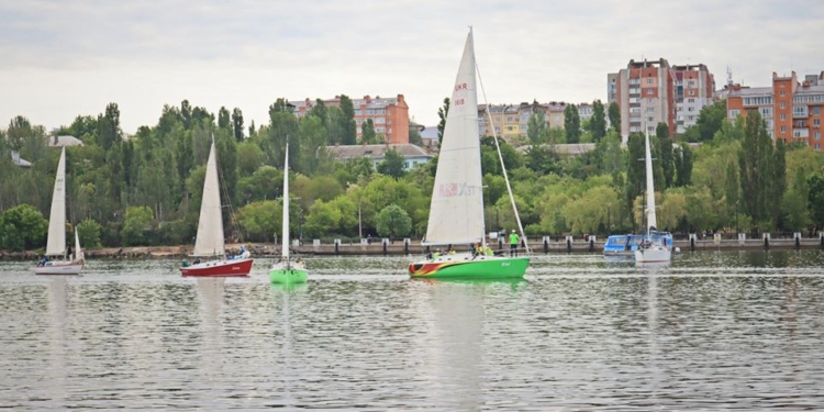 В Николаеве стартовала первая в этом году регата (ФОТО)