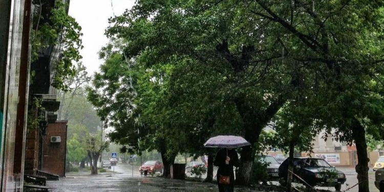 Николаевцы поделились впечатлениями об утренних ливне и грозе (ФОТО, ВИДЕО)