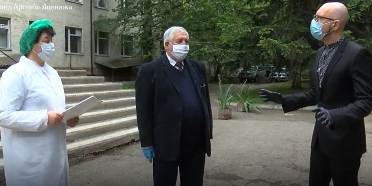 Что делал Яценюк в составе правительственной делегации? Нардепы “Слуги народа” требуют объяснений от премьера