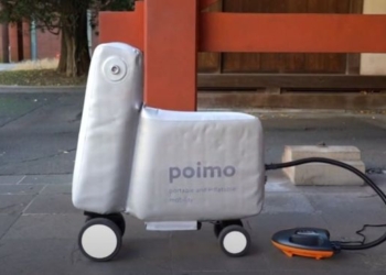 Японцы придумали надувной электронный скутер, который помещается в рюкзак