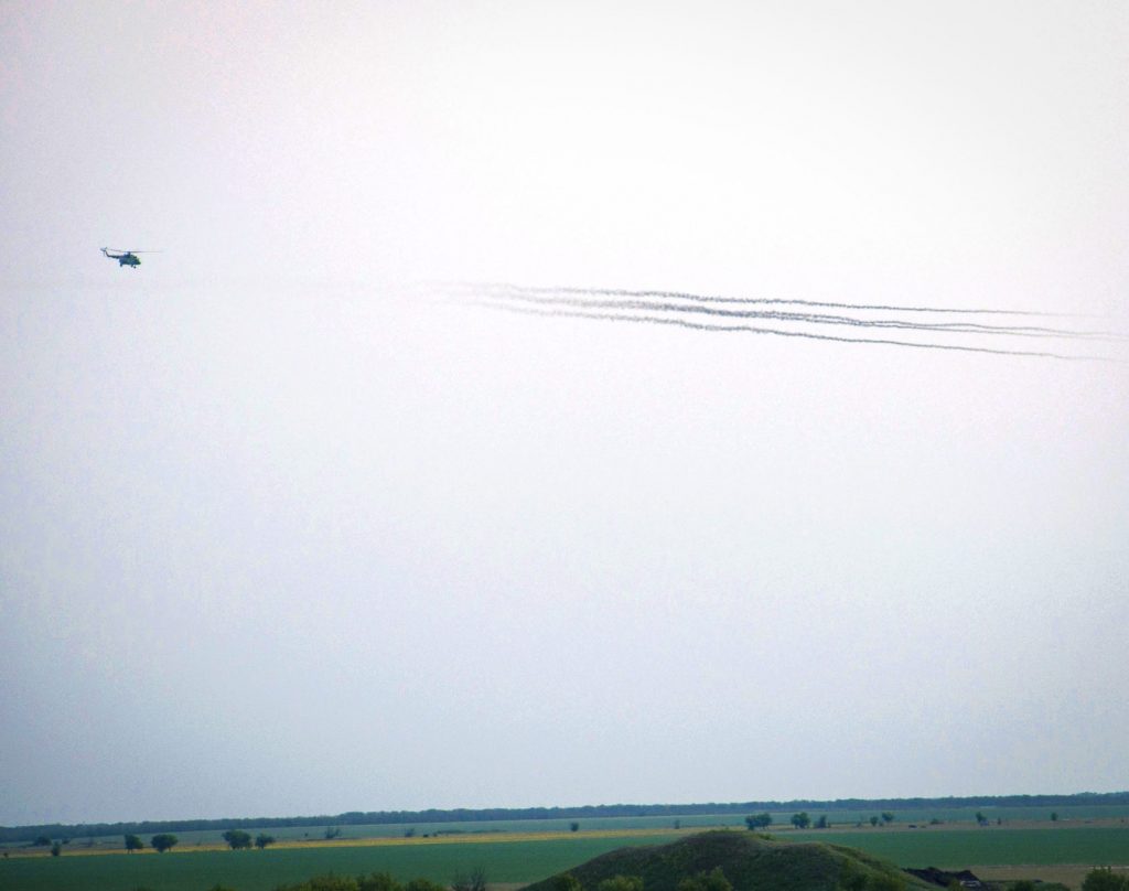 На Николаевщине летчики морской авиационной бригады провели учебно-тренировочные полеты с боевой стрельбой во время летной смены (ФОТО) 25