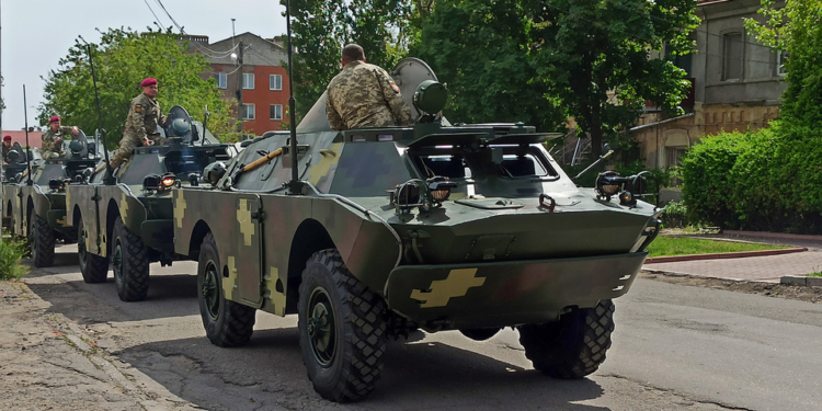 Николаевский бронетанковый завод передал президентскому полку пять модернизированных дозорных машин (ФОТО)