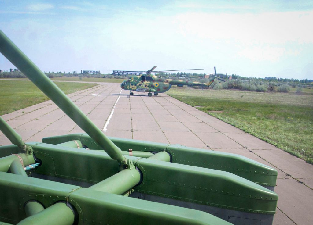 На Николаевщине летчики морской авиационной бригады провели учебно-тренировочные полеты с боевой стрельбой во время летной смены (ФОТО) 33