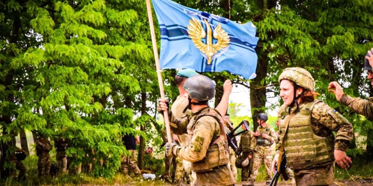 Перед тем, как надеть голубой берет: как николаевские морпехи полосу препятствий преодолевали (ФОТО)