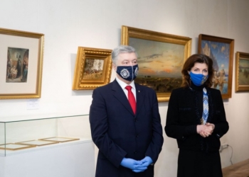 Порошенко потроллил ГБР: вместо допроса открыл выставку картин, из-за которых завели дело (ВИДЕО)