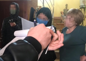 В Мукачево пенсионерка продавала школьникам наркотики