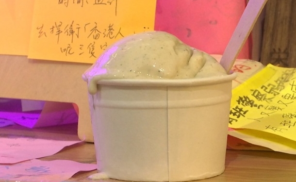 В Гонконге продают мороженое со вкусом слезоточивого газа