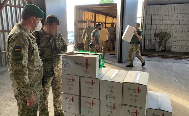 В порту под Одессой изъяли сигареты из ОАЭ почти на 70 млн (ФОТО, ВИДЕО)