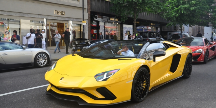 В США пятилетний мальчик поссорился с мамой: она не хотела покупать ему Lamborghini. Он с $3 в кармане поехал за новым автомобилем сам (ФОТО)