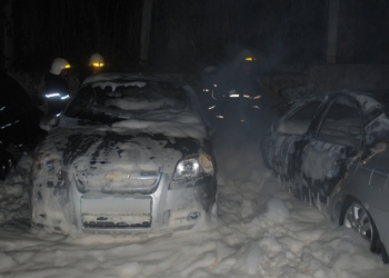 В Николаеве на Колодезной ночью горели три авто (ФОТО)