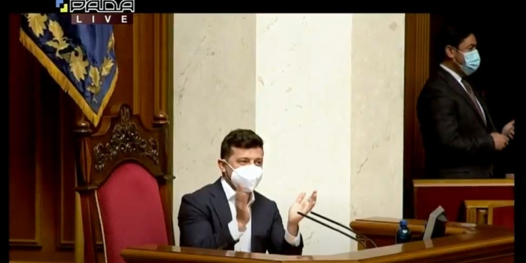 В присутствии Зеленского Рада поддержала “антиколомойский” закон (ФОТО)