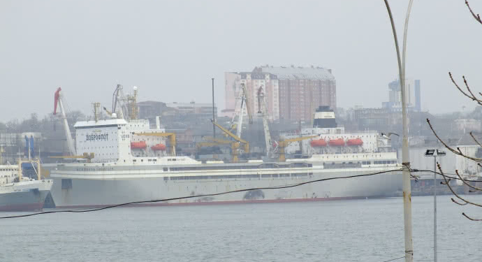 В РФ на крупнейшей плавбазе прогремел взрыв, есть жертвы