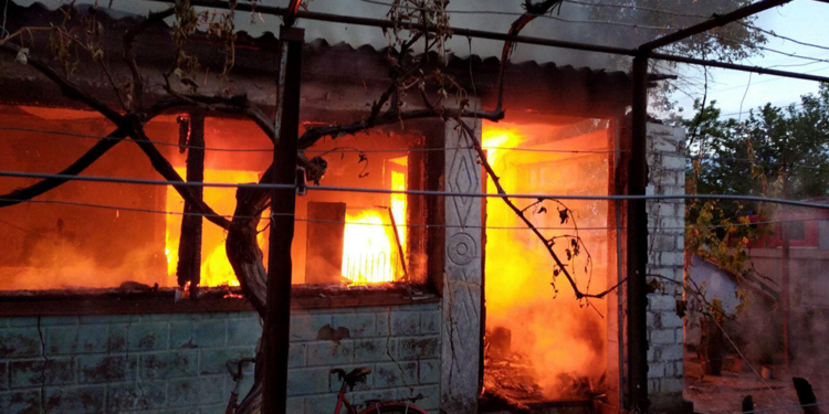 Во Врадиевке тушили большой пожар – огонь с веранды перекинулся на жилой дом (ФОТО)