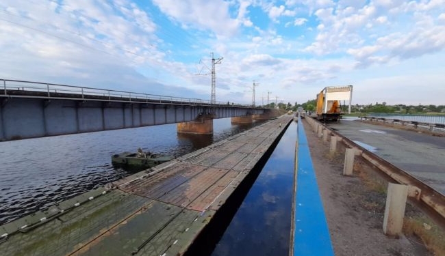 Обвал моста в Днепропетровской области: установлена понтонная переправа
