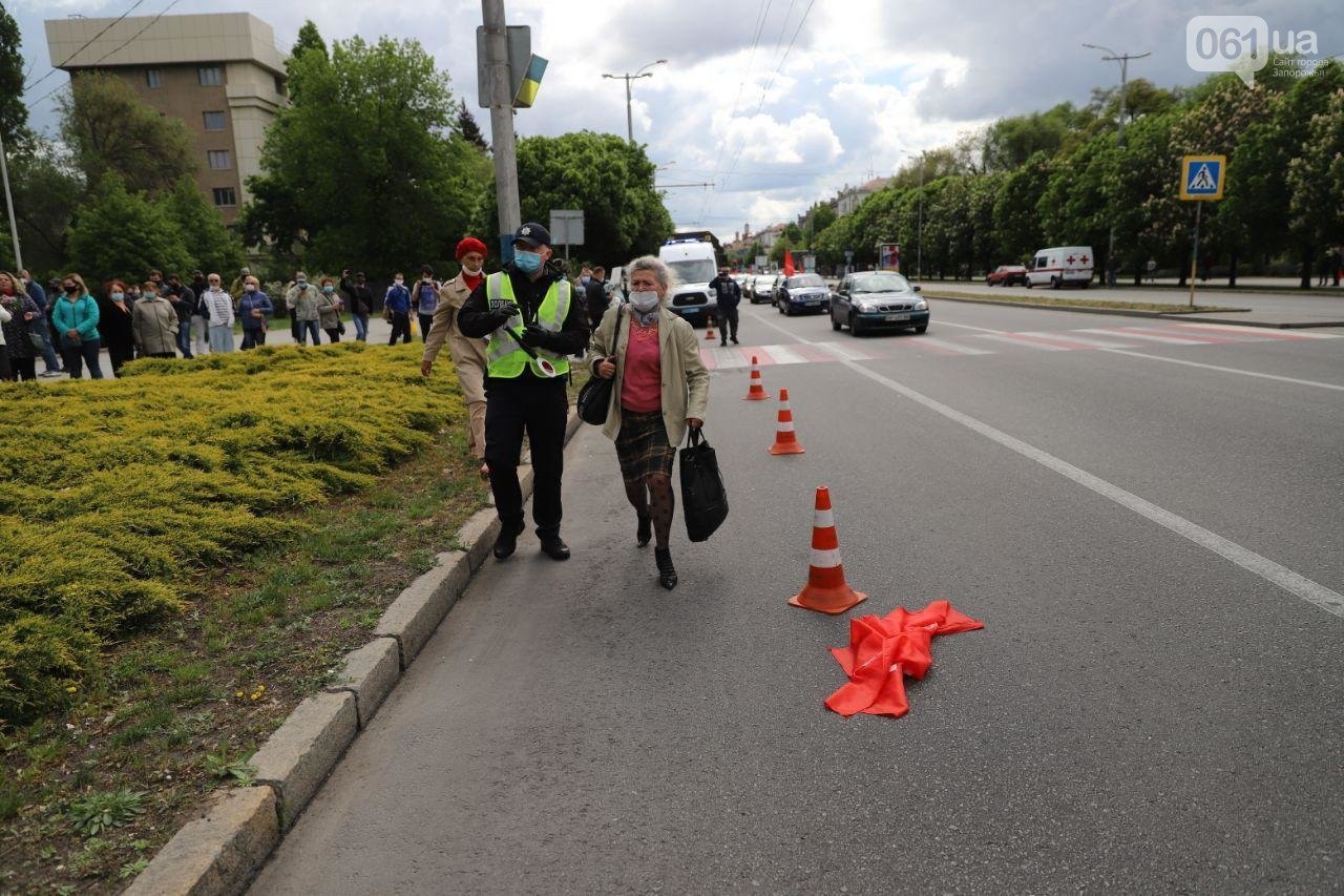 Из-за автопробега с красными флагами в Запорожье произошли стычки