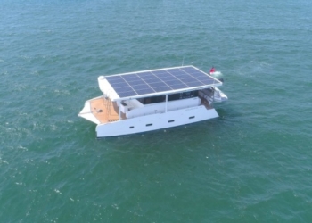 В Сингапуре представили электрояхту, которая плавает “нон-стоп” (ФОТО)