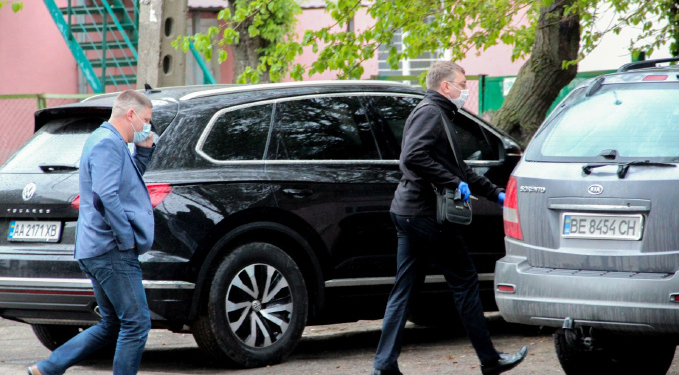 “Велюровый” скандал в Николаеве. Депутат горсовета Дюмин использует свой ресторан во время карантина (ФОТО)