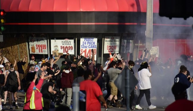 В США вспыхнули протесты после убийства афроамериканца полицейскими