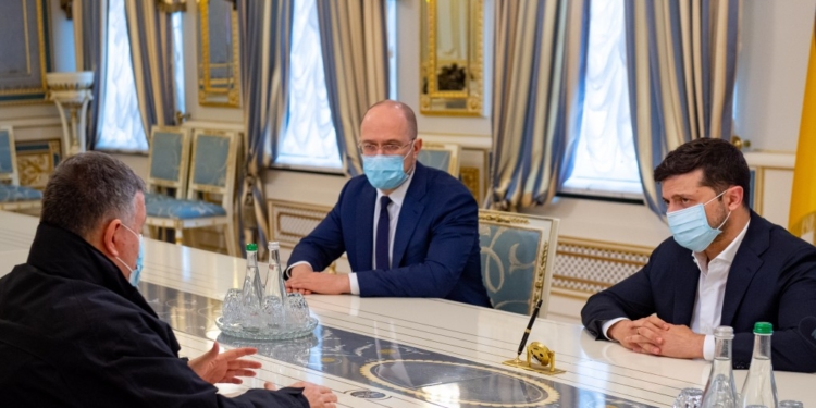 “Хотелось бы, чтобы эти люди не вышли на волю”. Зеленский спросил у Авакова, почему в Броварах не было полиции (ВИДЕО)