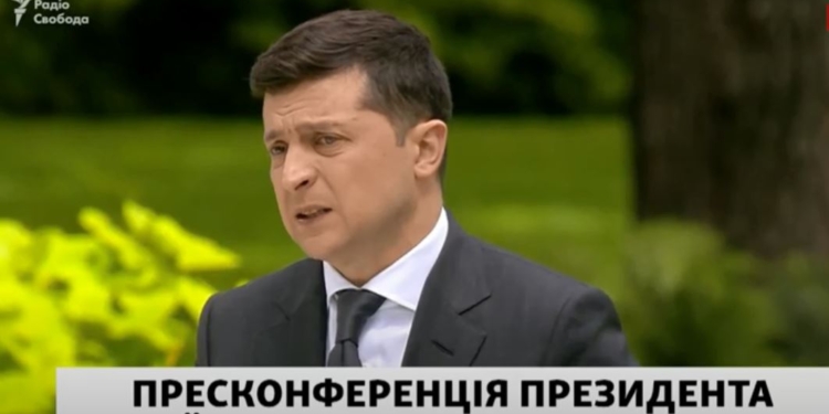 О друзьях-товарищах. Зеленский признал: одна из основных проблем в стране – кадровый голод