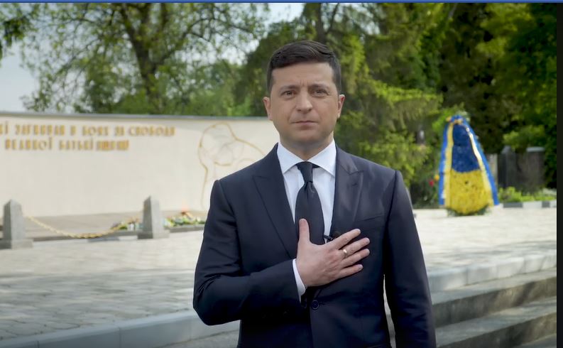 "Мы не будем дарить кому-то подвиги украинских героев". Поздравление Зеленского с Днем Победы (ВИДЕО) 1