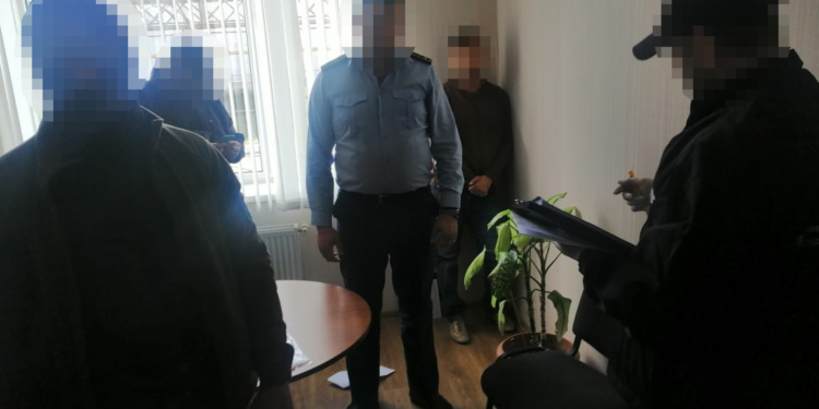 Одесских таможенников взяли на взятке. Говорят, там собирали около $8 млн в месяц (ФОТО)