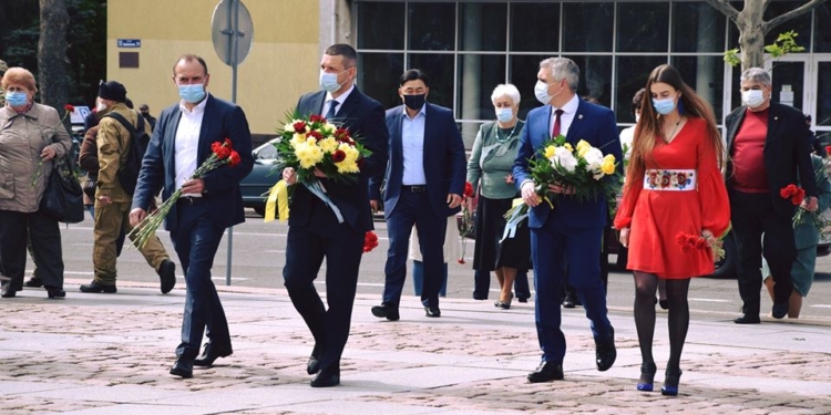 Александр Стадник поздравил жителей Николаевщины с днем Победы