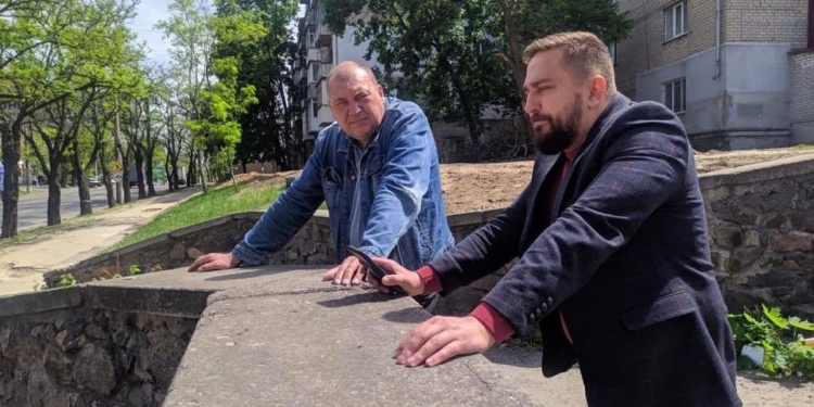 Департамент ЖКХ попросил работников “Николаевоблтеплоэнерго” не забывать о благоустройстве после разрытия труб (ФОТО)