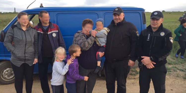 На Николаевщине сто полицейских с дроном искали трехлетнего мальчика, скрывшегося на велосипеде (ФОТО, ВИДЕО)