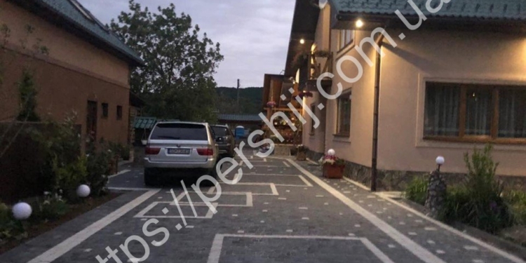 Нардепу от Слуги народа пытались сжечь дом – бросили коктейль Молотова (ФОТО)