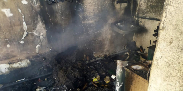 Николаевские пожарные спасли от уничтожения жилой дом