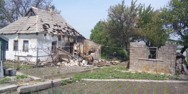 Боевики из минометов обстреляли жилые дома на Донбассе (ФОТО)
