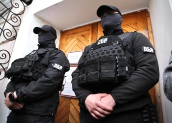 Погром в музее: сотрудники ГБР описали картины Порошенко и оставили их на «хранение» (ФОТО)