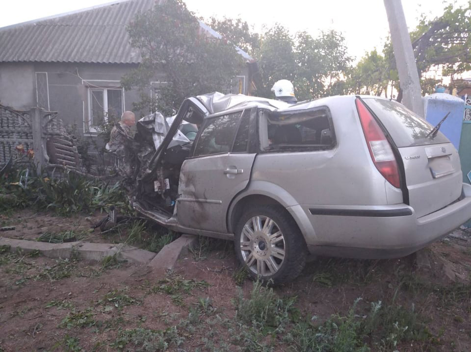 На Николаевщине погибшего в ДТП водителя спасателям пришлось извлекать из автомобиля при помощи гидравлики (ФОТО) 3
