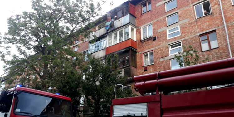 На Николаевщине спасатели ликвидировали пожары балкона и хозпостройки, загоревшейся из-за детских шалостей с огнем (ФОТО)