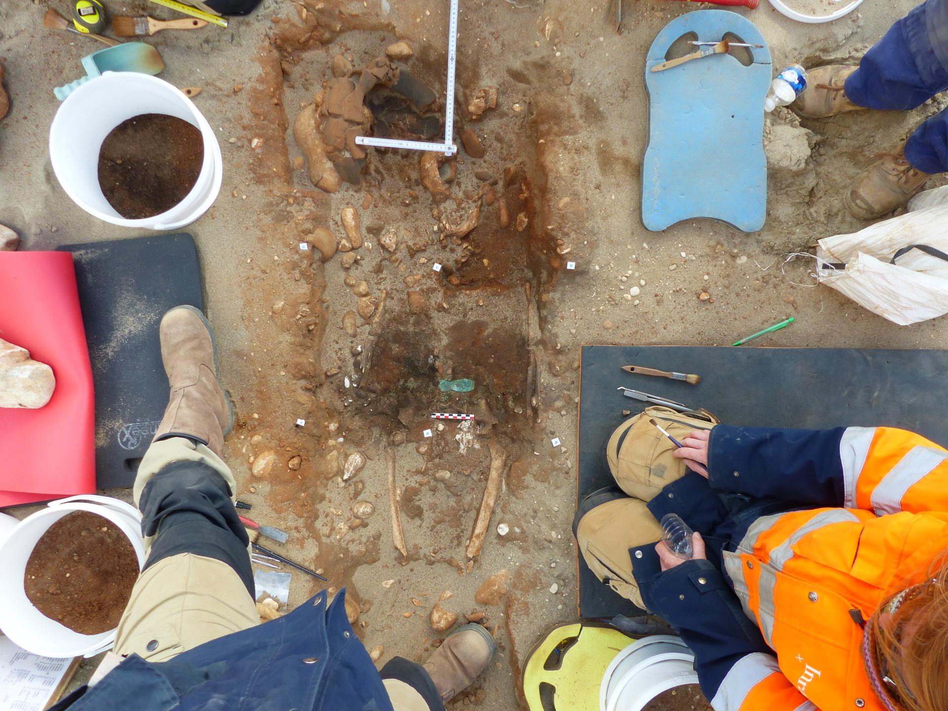 Археологи обнаружили во Франции необычное женское захоронение (ФОТО)