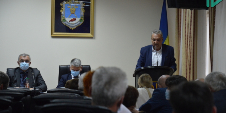 В Николаеве глава облсовета и главный санитарный врач поспорили о сроках выполнения ПЦР-анализов