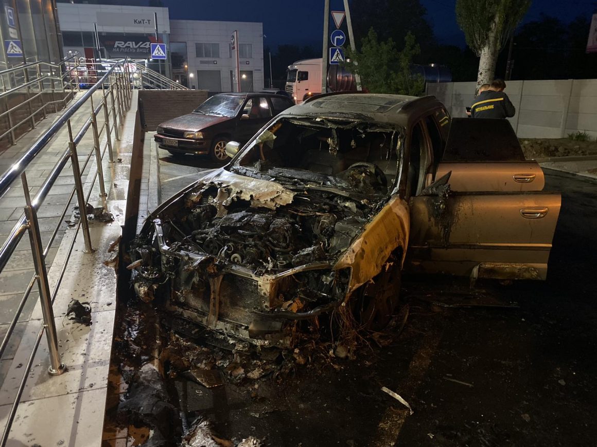 В Николаеве ночью сгорел Subaru (ФОТО) 3