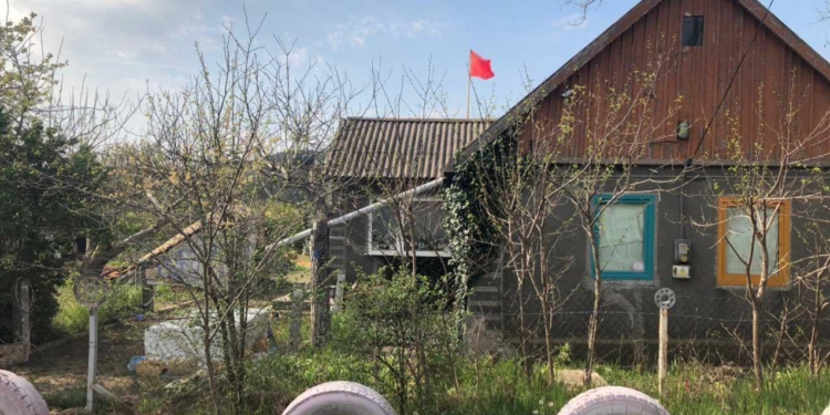 Житель Одесской области 1 мая вывесил над домом флаг СССР