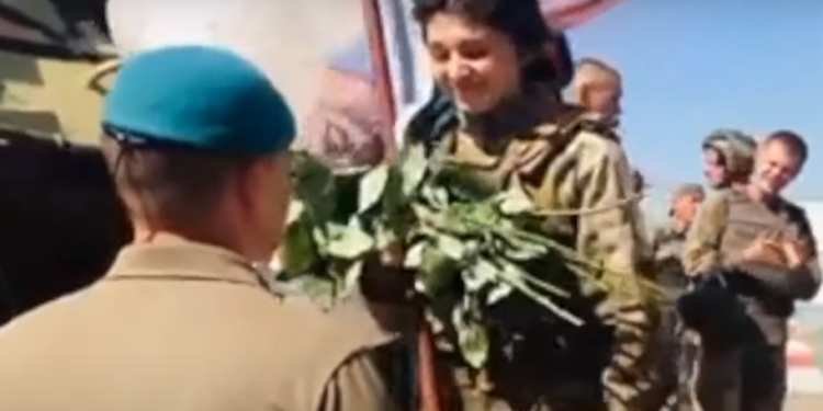 Николаевский морпех сделал предложение своей девушке прямо во время службы (ВИДЕО)