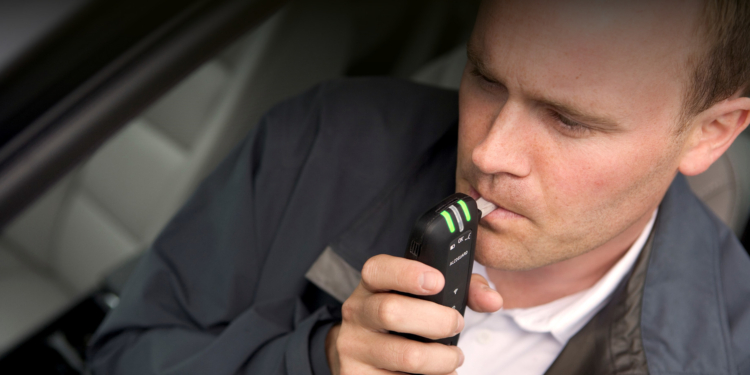 А ну, дыхни: алкозамок станет обязательным для новых машин в ЕС через 4 года