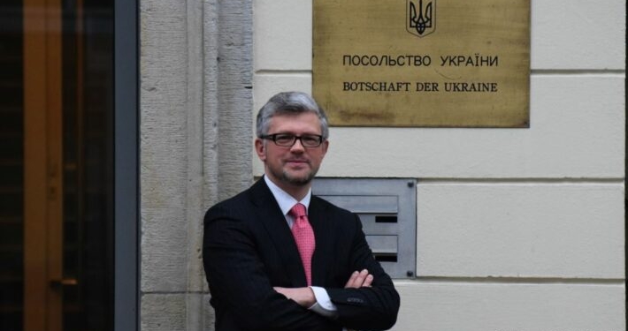 Посол Украины отказался возлагать цветы в Берлине с послом России
